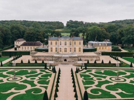 Chateau de Villette: The Ultimate Paris Wedding Venue for Luxury Celebrations